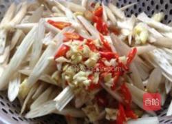 炝炒藕带的做法图解1