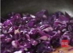 虾皮炒紫甘蓝的做法图解4