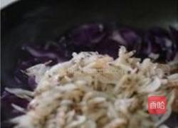 虾皮炒紫甘蓝的做法图解5