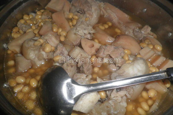 花生莲藕黄豆煲猪脚