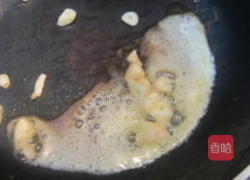 韭菜炒猪皮的做法图解2