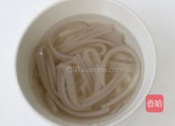 酸菜排骨炖粉条的做法图解3
