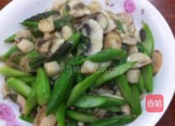 芦笋口蘑炒鲜贝的做法图解2