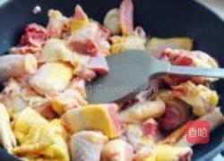 小鸡炖蘑菇的做法图解3