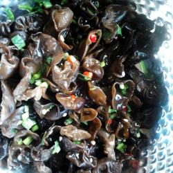 傣味柠檬拌木耳的做法[图]