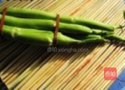 小炒芥蓝片的做法图解1