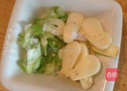 平菇炒肉末的做法图解2