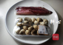 鲜鱿草菇的做法图解1