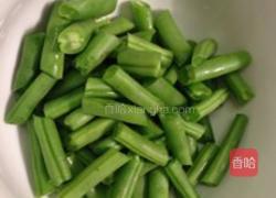 雪菜肉末四季豆的做法图解2