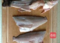 香煎鲈鱼配番茄奶油汁的做法图解1
