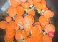 芹菜炒胡萝卜的做法图解4