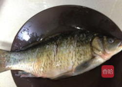 豆豉鲫鱼的做法图解1