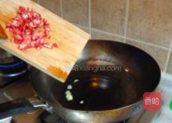 云南腊肠炒扁豆的做法图解3