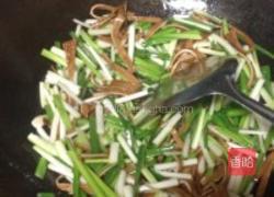 韭黄炒豆干的做法图解3