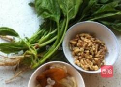核桃海蜇拌菠菜的做法图解1