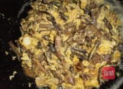 茶树菇炒土鸡蛋的做法图解3