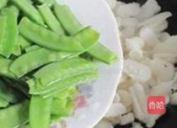 荸荠炒荷兰豆的做法图解4