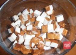 双椒香干花生的做法图解1