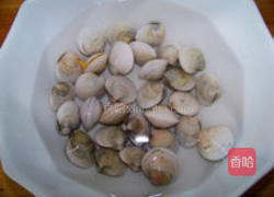 蛤蜊烩银丝的做法图解1