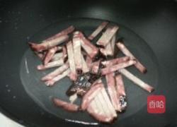 家乡猪血豆腐炒韭菜的做法图解1