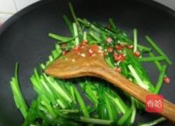 家乡猪血豆腐炒韭菜的做法图解3