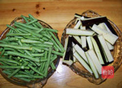 长豆角炒茄子的做法图解2