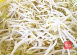 绿豆芽炒红萝卜丝的做法图解1