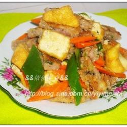 豆腐泡炒鱼饼的做法[图]