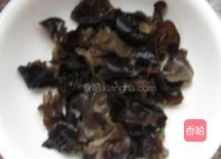油菜炒木耳的做法图解2