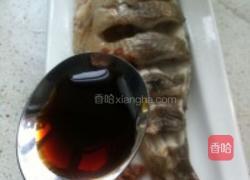 酸梅蒸鲈鱼的做法图解7
