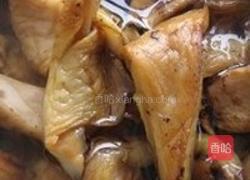 元蘑炒油菜的做法图解1