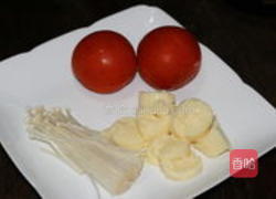 番茄煮日本豆腐金针菇的做法图解1