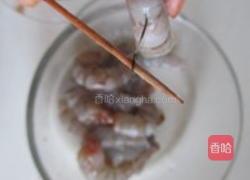 虾仁芦笋蟹味菇的做法图解1