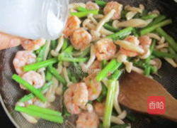 虾仁芦笋蟹味菇的做法图解9
