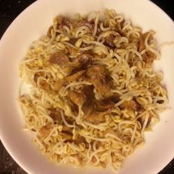 豆芽炒盐焗鸡肾的做法[图]
