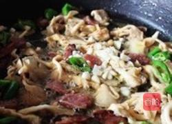 榆黄蘑炒腊肠的做法图解3
