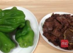 青椒松蘑的做法图解2