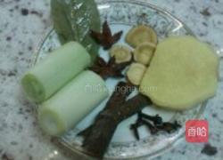 猪肉炖粉条的做法图解1