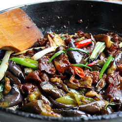 腊鸭脯炒茄子的做法[图]