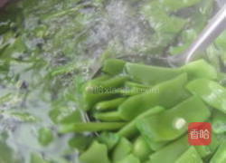 扁豆小炒肉的做法图解1