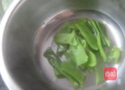 扁豆小炒肉的做法图解2