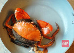 青蟹蒸蛋的做法图解1