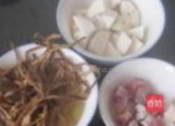 黄花菜干菜煲咸肉粥的做法图解2