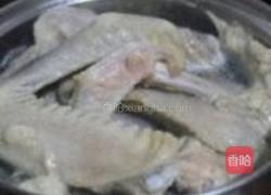 吮指酱鸭翅的做法图解1
