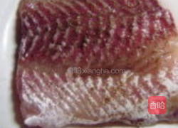 椒盐煎草鱼的做法图解2