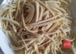 豆芽干豆腐丝炒韭菜的做法图解2