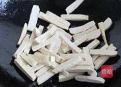 青蒜蛋皮炒香干的做法图解6