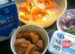 土豆红萝卜炖肉的做法图解1