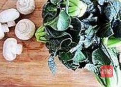 椒油口蘑小油菜的做法图解1