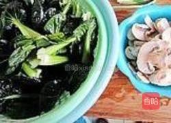 椒油口蘑小油菜的做法图解2